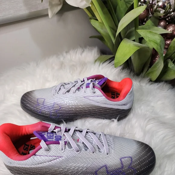 Women Under ArmourBlur Smoke MC Football Cleats brand new